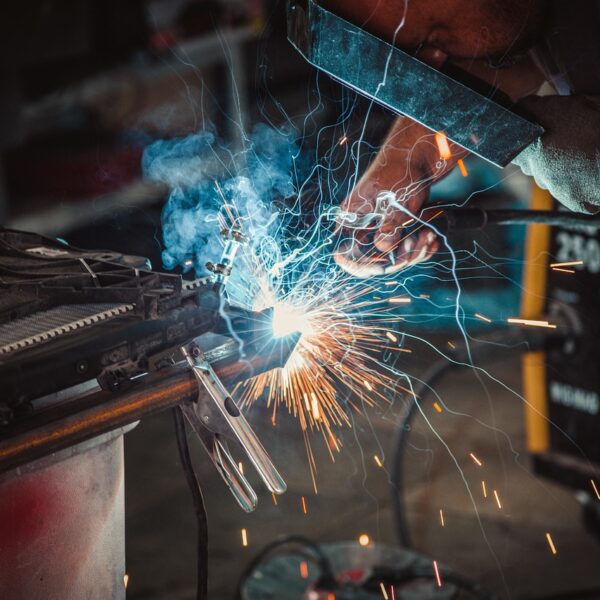 welding-7104637_1280